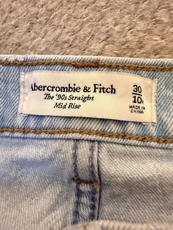 Abercrombie & Fitch The 90s Straight Mid Rise Light Wash Jeans Size 30/10R - Image 3