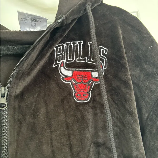 Chicago bulls velour zip up jacket - Image 2