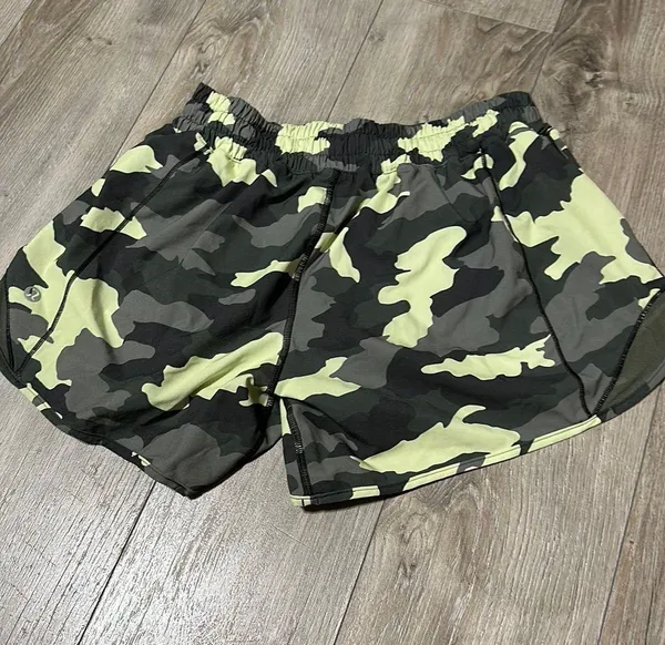 Lululemon Hotty Hot Shorts 4” - Image 2