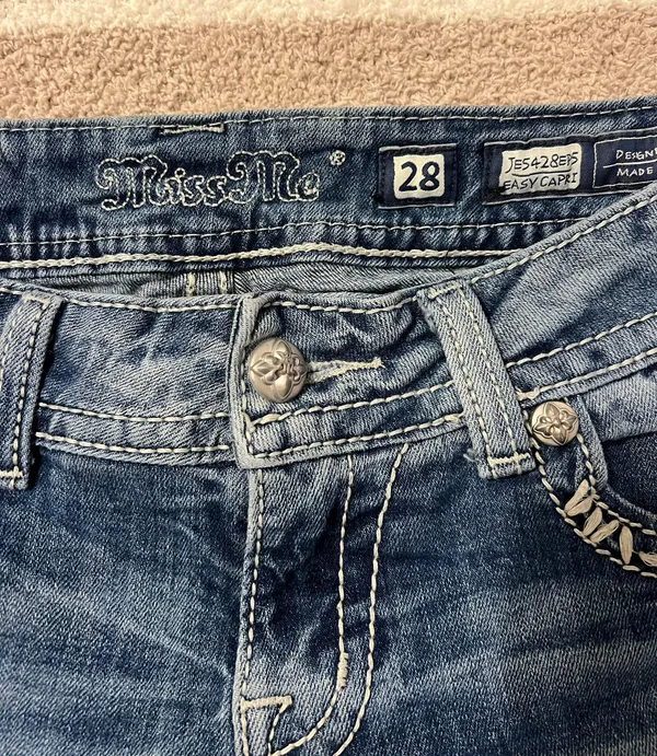 Capris - Image 2
