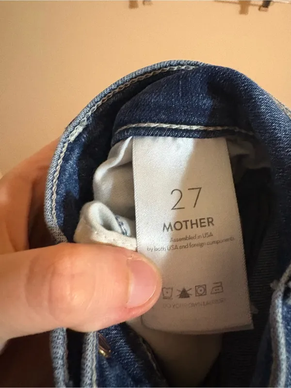 Mother Mid-Rise Dazzler Ankle Fray Jeans in Weekend Warrior - Image 7