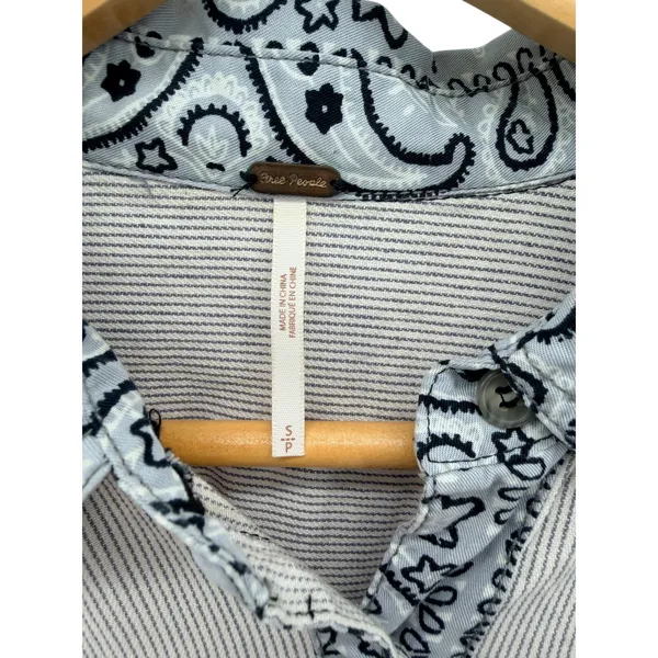 Free‎ People All Patched Up Chambray Buttondown Blue Shirt Women's Size Small - Image 7