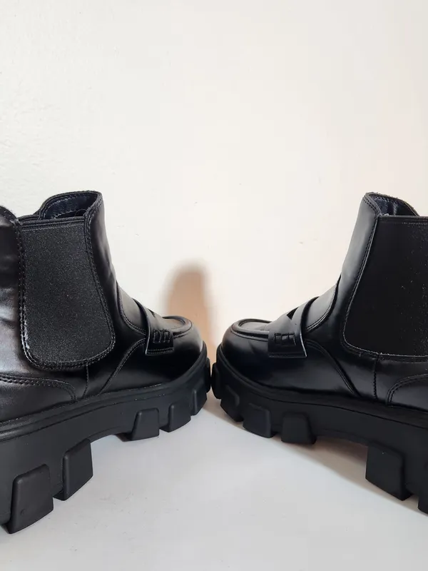 Circus by Sam Edelman Black Chelsea Loafer Platform Lug Sole Boots Size 9 - Image 6