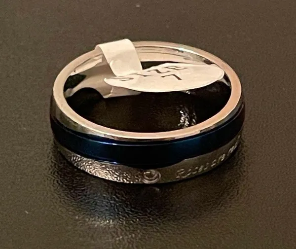 Roses are red blue silver titanium ring size 7 - Image 5