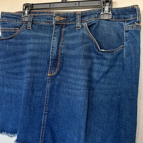 Universal‎ Thread Jean Skirt Size 33/16 - Image 4