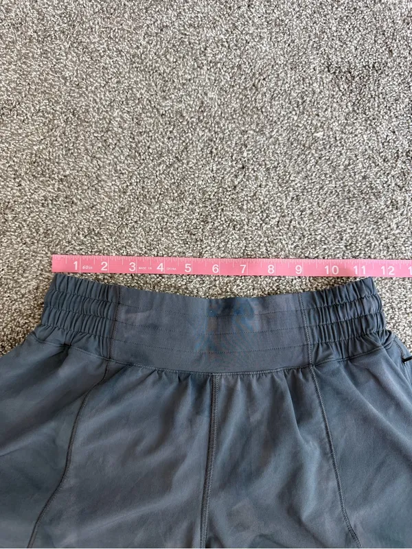 Lululemon Hotty Hot High Rise Shorts Size 4 Gray Tie Dye Lined 4” - Image 5
