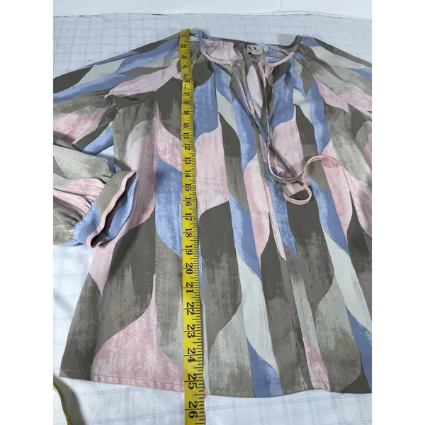 Chico's Worthington Women Medium Blouse Top Long Sleeve Tie Neck Abstract Pink Blue Tap - Image 4