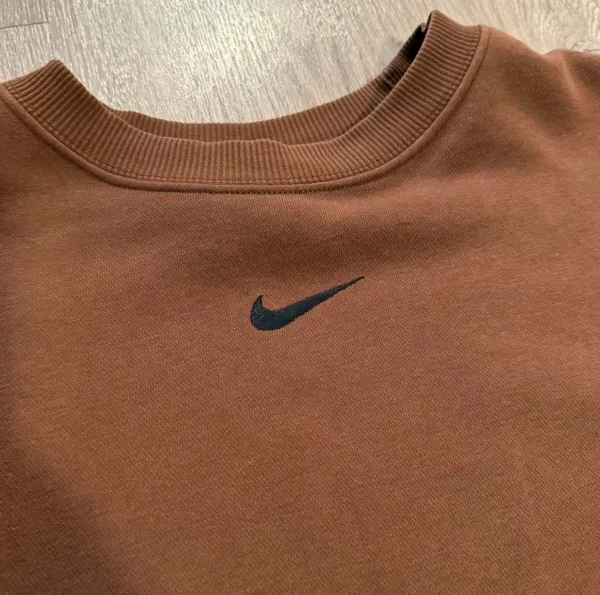 Nike Oversized Brown Crewneck - Image 3