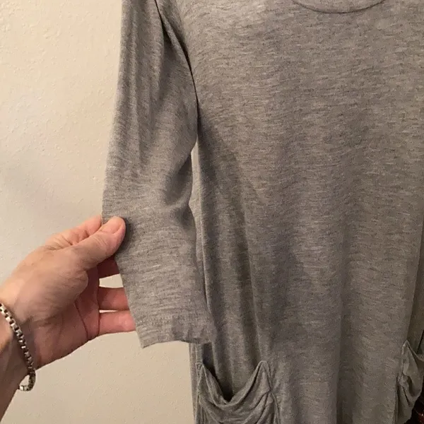 Cha Cha Vente size M long sleeve grey shark bite hem tunic with pockets EUC - Image 4