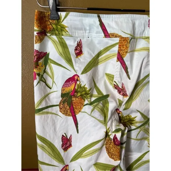 Vintage Bill Blass size 10 fun lighthearted Parrot themed capris. - Image 5