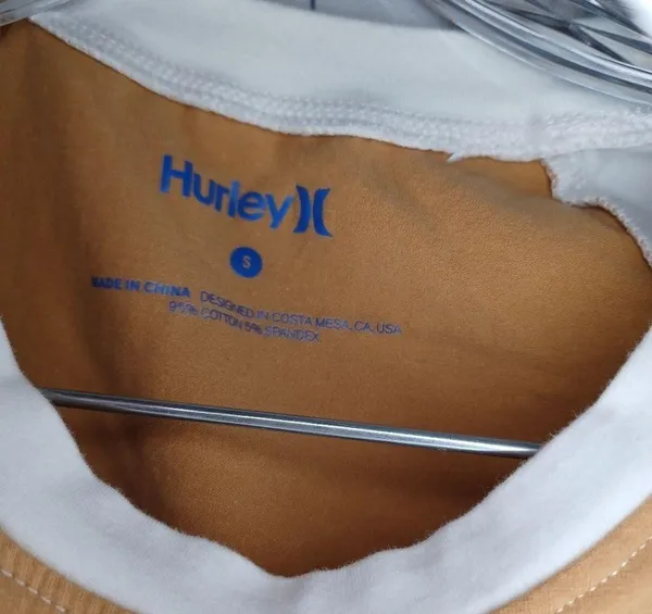 Hurley short sleeve have a nice day cropped top NWOT - Image 5