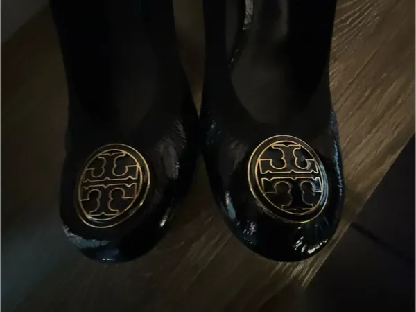 Tory Burch Black Patent Leather heels with Gold Logo Medallion - Image 6
