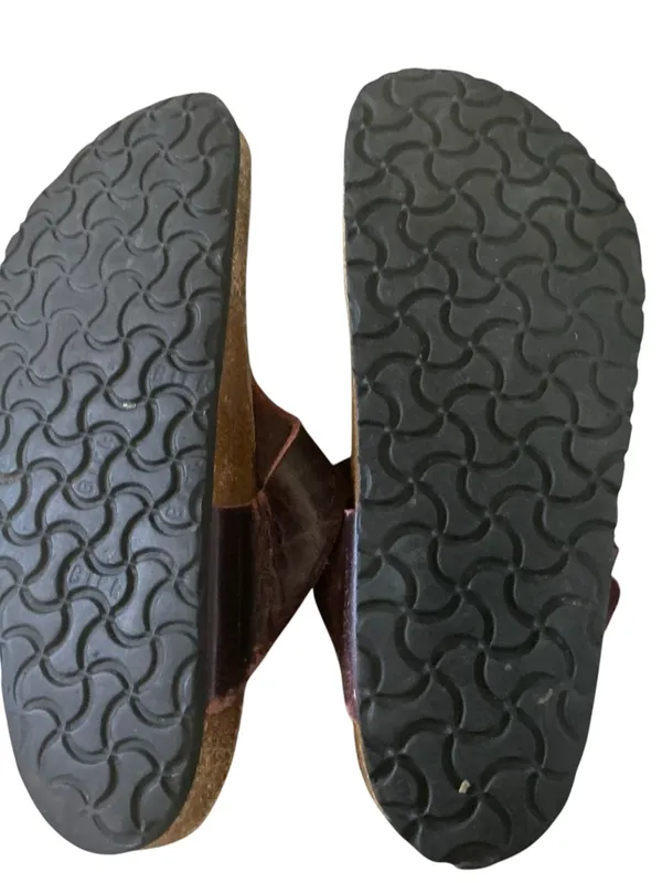 Birkenstock Gizeh brown oiled leather t-strap women’s sandals size 40/9 - Image 4