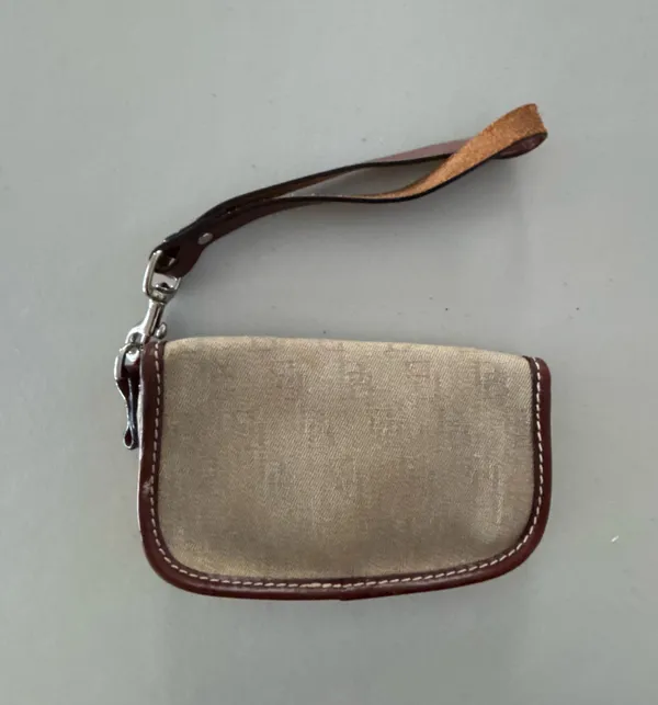 VINTAGE Dooney & Bourke | classic D&B logo wristlet. - Image 4