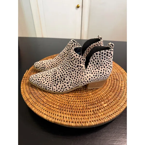 Jolima Womens Dalmatian Print Side Cutout Ankle Booties Pointed Toe‎ Size 7 - Image 2