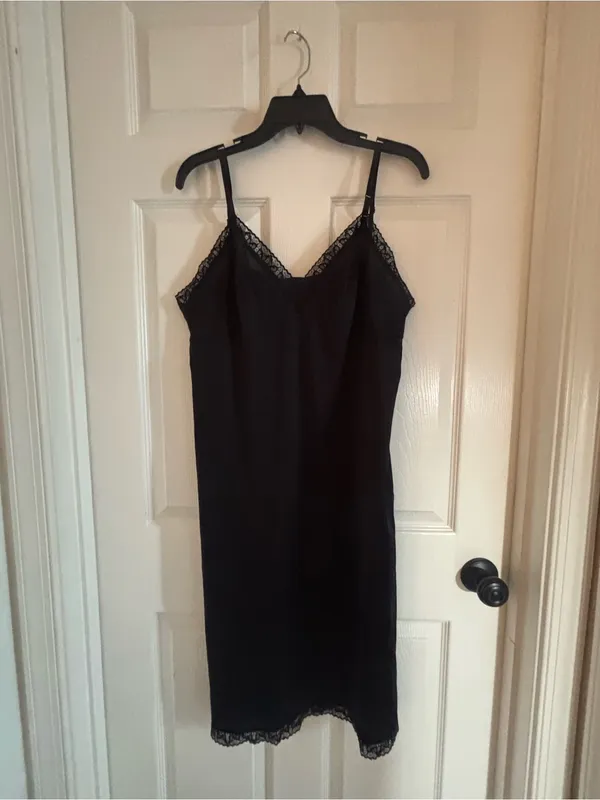 Vanity Fair Daywear Full Slip Black with Lace-Trim Size 42 26in - Image 4