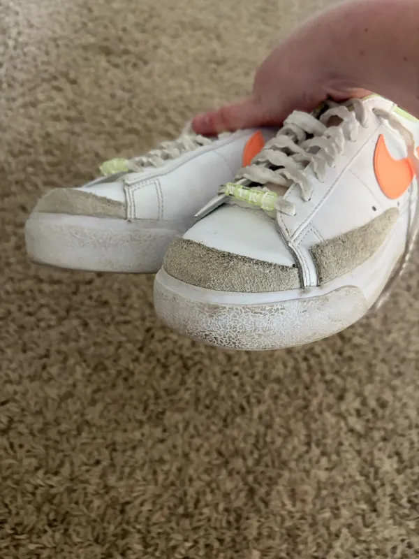 Nike shoes - Image 4