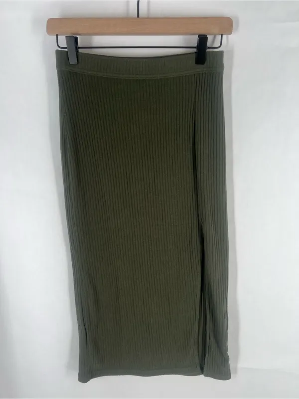 Abercrombie & Fitch Olive Green Ribbed Midi Skirt with Side Slit - Image 2