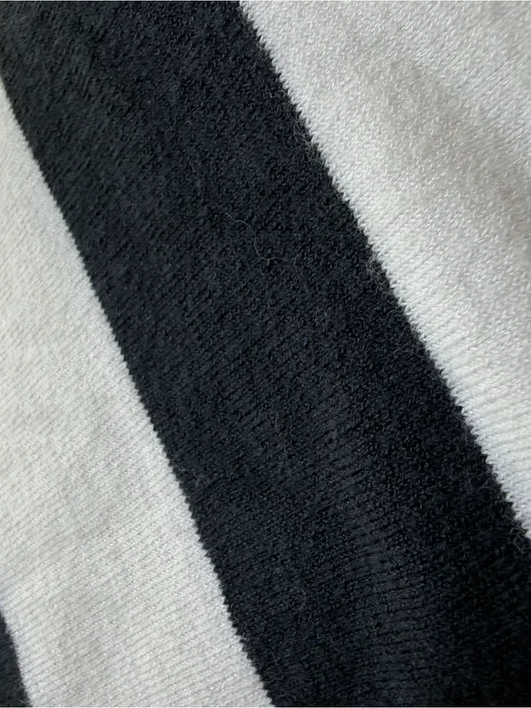 Banana Republic Women’s M Black Cream Striped Knit Top Short Sleeve - Image 5