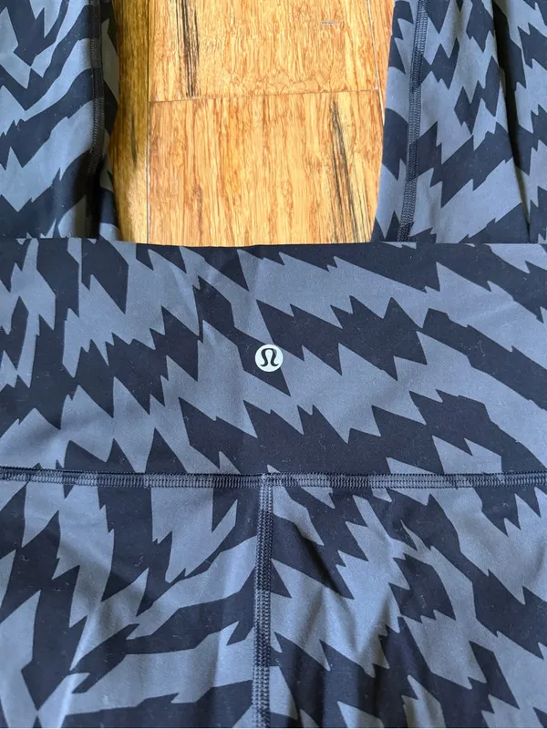 Lululemon Zig Zag Printed Legging - Image 4