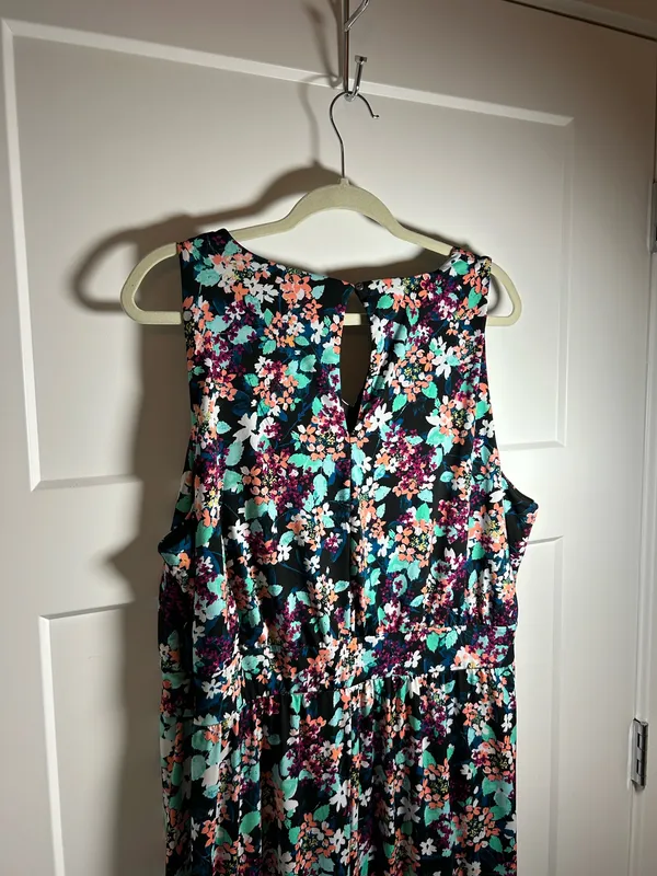 2X Plus size mid-length dress - Image 8