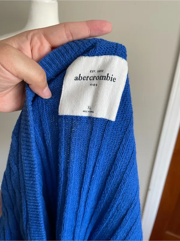 Abercrombie & Fitch Royal Blue Cable-Knit V-Neck Cardigan with Green Logo - Image 7