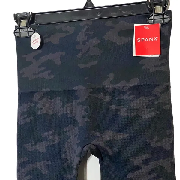 Spanx Look‎ at Me Now Cropped Leggings Black Camo 20099R Womens Medium NWT - Image 9