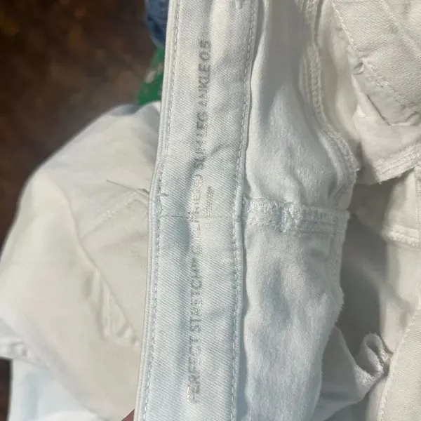 Chico’s Girlfriend perfect stretch slim leg white 0.5/6 normcore jeans - Image 3
