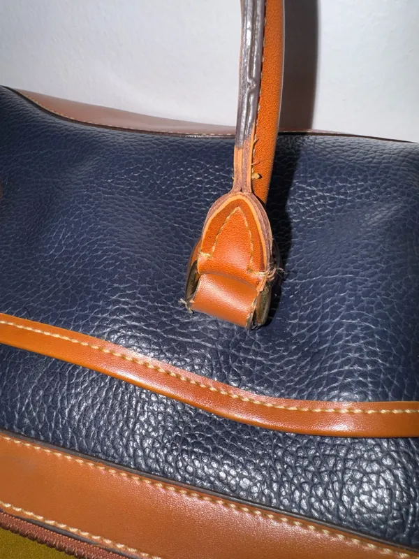 Vintage Dooney & Bourke All Weather Leather Satchel Unlined. - Image 5