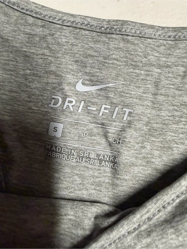 Nike Women’s Grey Athletic Tank Top with Swoosh Size Small EUC - Image 3