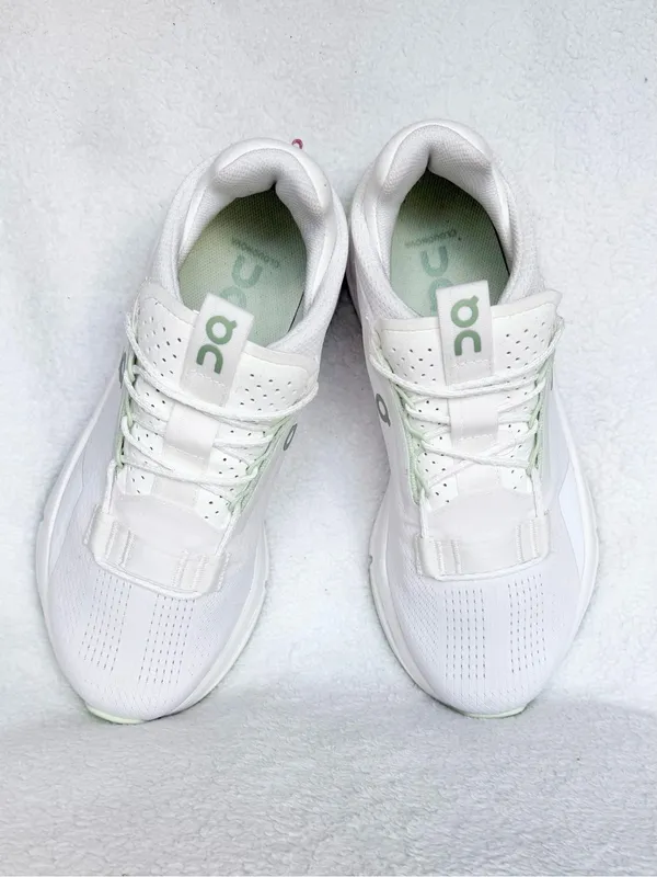 NEW ON Cloudnova, Women’s Size 6 White/White/green - Image 4