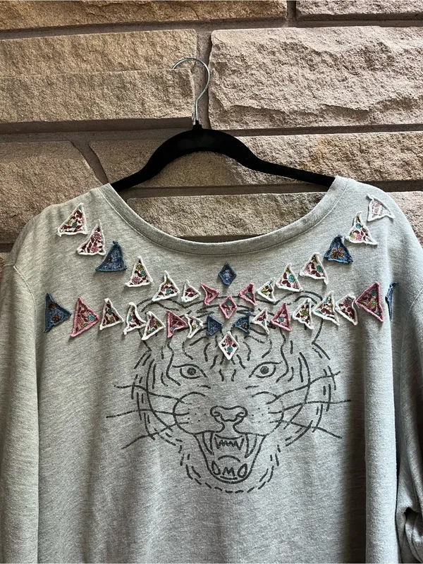 Anthropologie Luna Mercantile Co. Tiger Graphic Sweatshirt Grey XL - Image 4