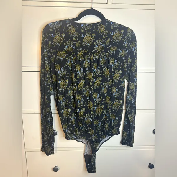 Free People Turnt bodysuit Black green floral large - Image 2