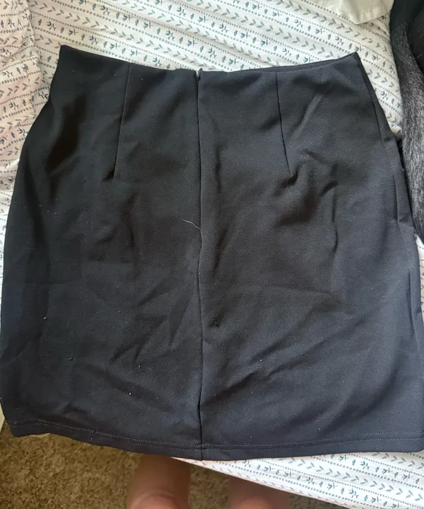Black mini skirt with slit Size M - Image 2
