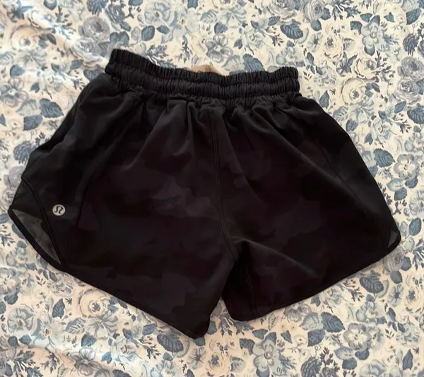 Black camo Lululemon shorts Size 0 - Image 2
