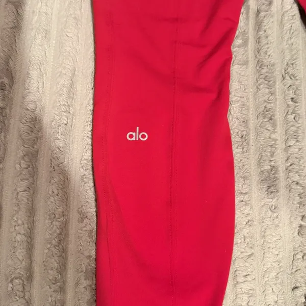 Alo Yoga High-Waist Airbrush Leggings Cherry Red Split Hem Size Medium - Image 8