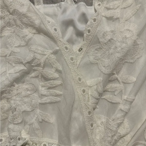 Beautiful Lace Top White Size XS - Image 2