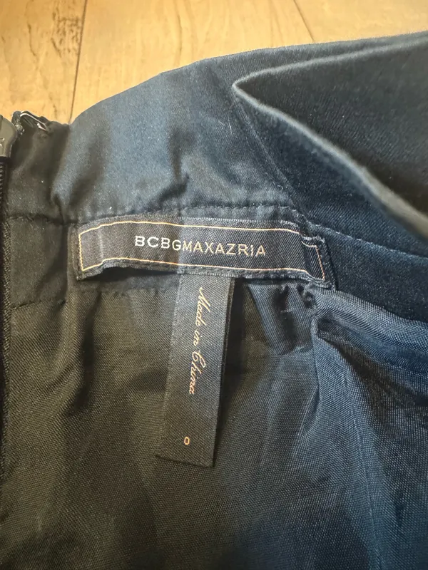 BCBGMaxAzria Size 0 Black Skirt - Image 2