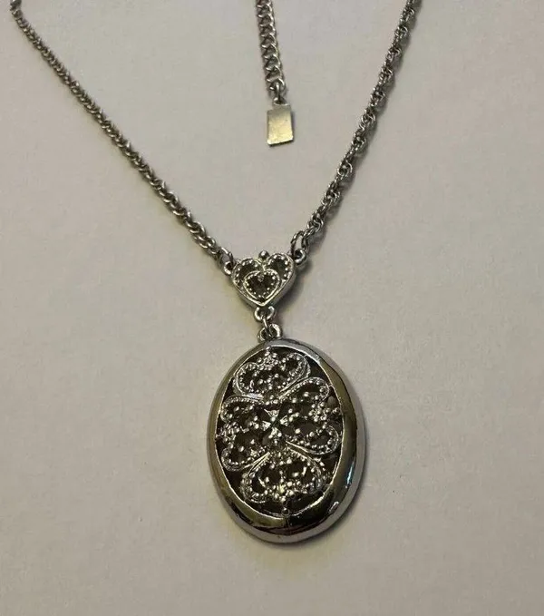 Signed 1928 (Brand) Silver Tone Costume Necklace - Image 4