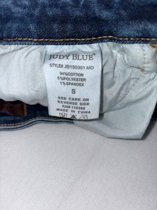 Judy Blue Medium Wash High-Rise Jean Shorts Button/Zip closure Size Small - Image 8