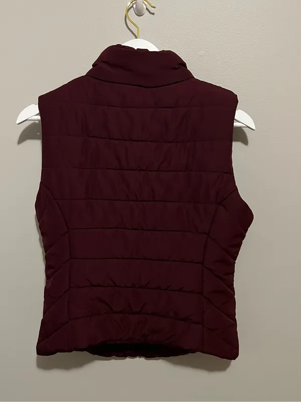 Aeropostale Women's Burgundy Quilted Puffer Vest - Image 2