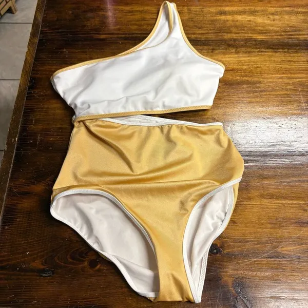 Victoria’s Secret White And Gold One Shoulder Cutout Swimsuit Size‎ Small - Image 2