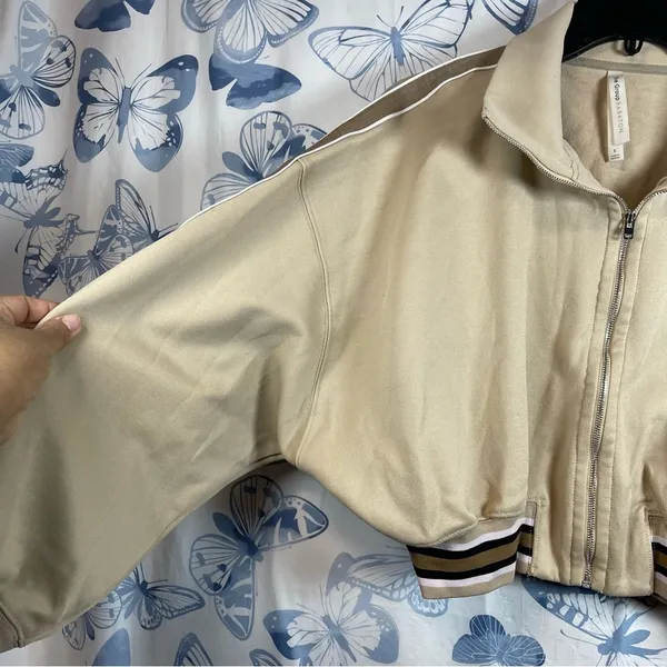 Aritzia / Babaton Rocket zip up jackets SZ L - Image 4