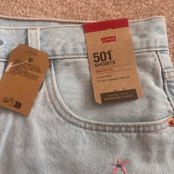 Levis 501 Original‎ High Rise Jean Shorts Light Wash Embroidered Flower 32 NEW - Image 4