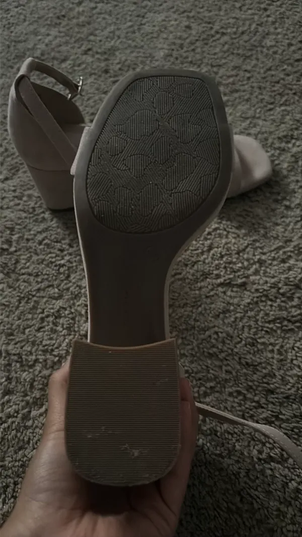 Kelly & Katie Heels Nude - Image 2