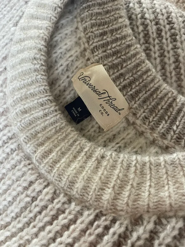Universal Thread Sweater Size M - Image 3