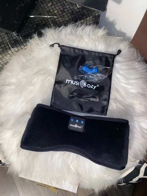 Black Sleep Mask with Built-In Headphones - Image 5