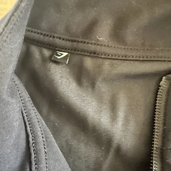 Gym shark women’s jacket with mesh detail black size medium - Image 4