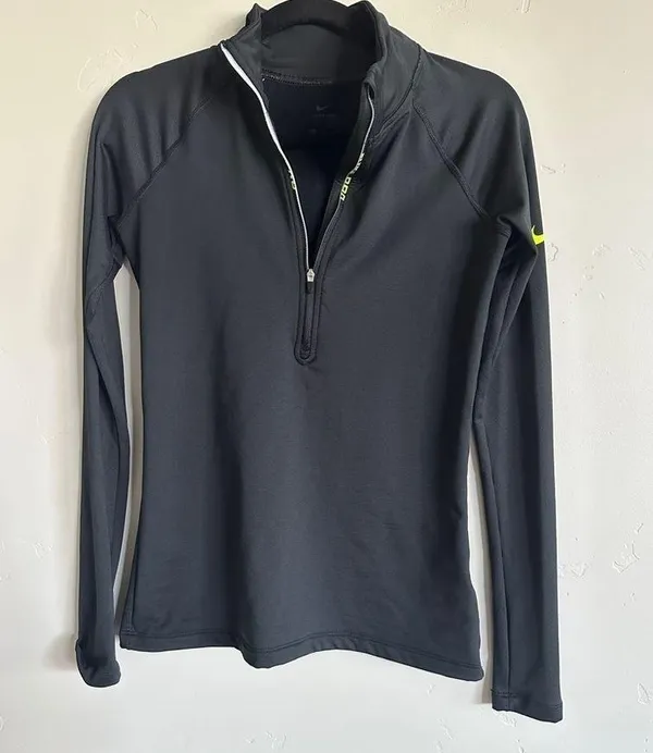 Nike pro hyper warm women’s black quarter zip long sleeve size medium - Image 2