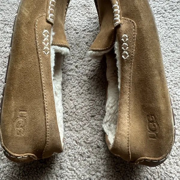 UGG Slippers/moccasins Woman’s 9 - Image 6